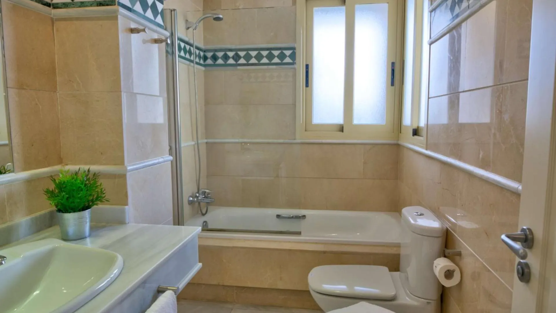 Colorlife Apartment Marbella 0*,  Spanyolország